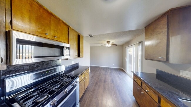 Building Photo - Cozy 2 bedroom 1 bathroom
