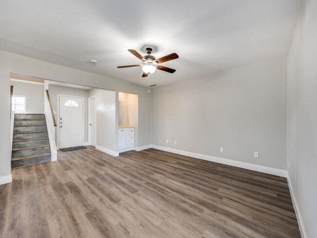 Building Photo - 2623 Summertree Dr