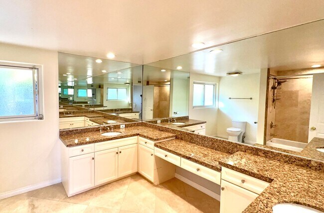 Building Photo - ABSOLUTELY STUNNING ENTERTAINER HOME (4 be...