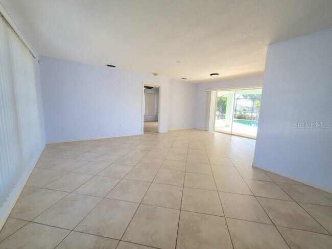 Building Photo - 2281 Vía Seville