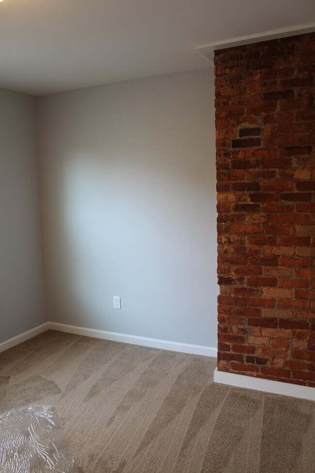 Building Photo - 932 Linwood Ave