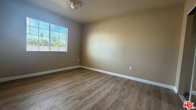 Building Photo - 1210 W 39th St