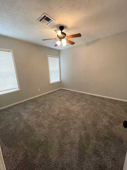 Building Photo - 1108 NW Maple Ave