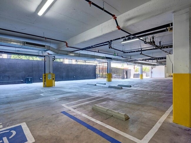 Building Photo - 338 Mariposa Ave