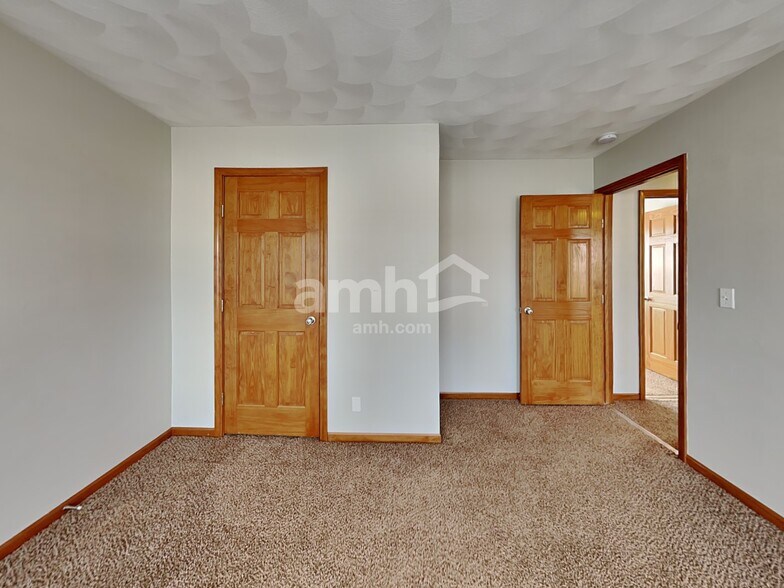 Building Photo - 3085 Warwickshire Dr