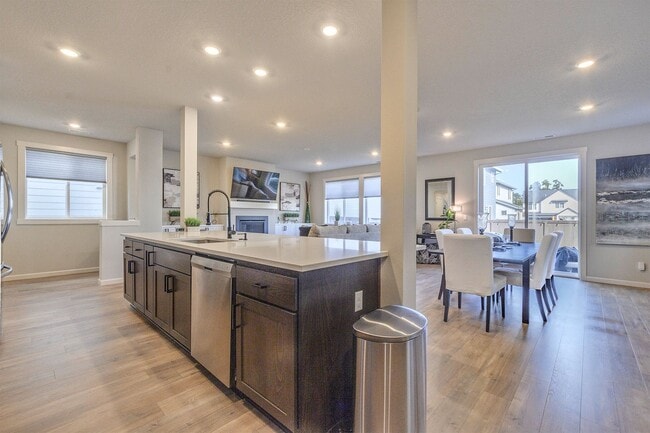 Building Photo - New 4 bedroom, 2.5 bath home in NW McMinnville