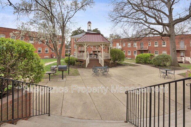 Building Photo - 1301 E Abingdon Dr