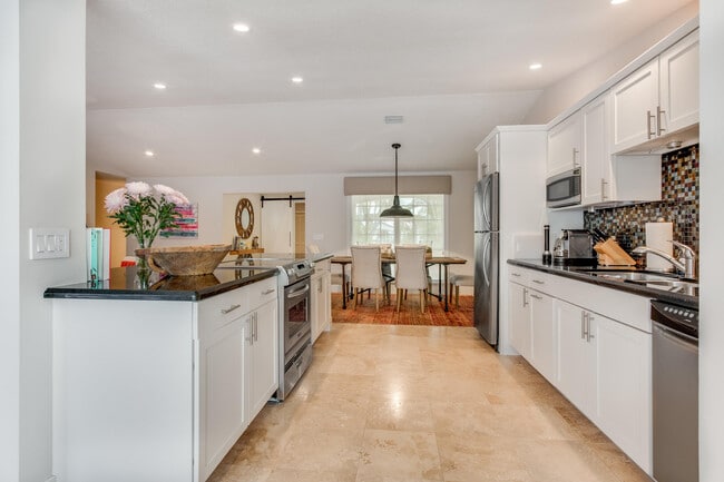 Building Photo - 2312 Las Casitas Dr