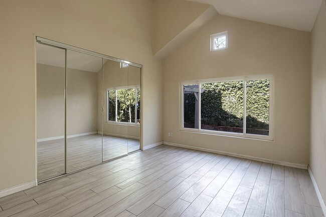 Building Photo - 3 bedrooms 2.5 bathrooms | Southwinds | Oxnard | Unfurnished