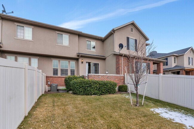 Building Photo - 3357 N 150 W