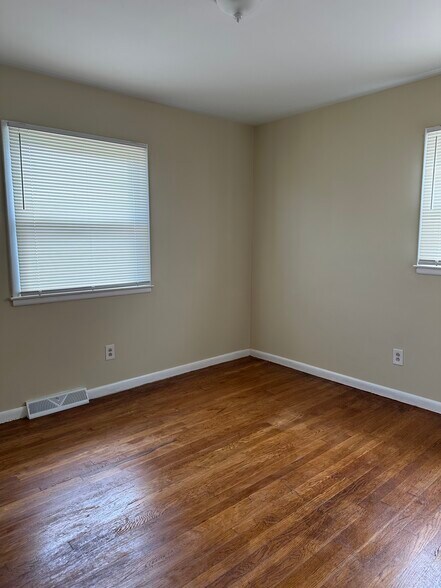 Building Photo - 2119 Jasmine Dr