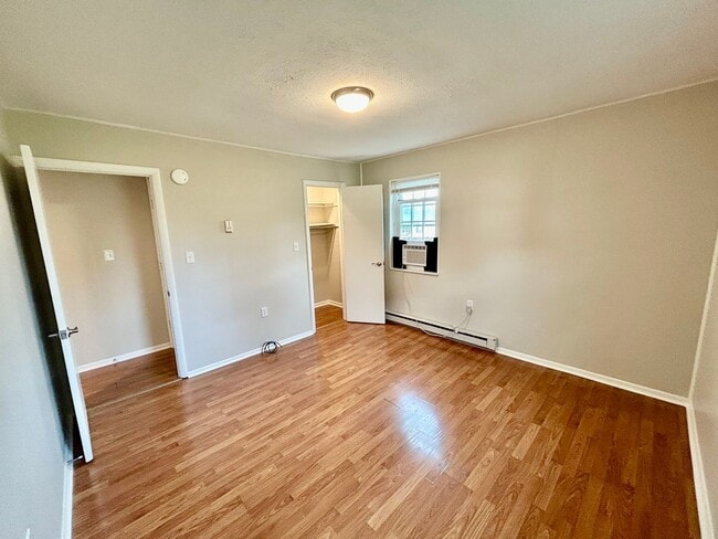 Building Photo - Spacious 2-Bed 1-Bath in Mount Sterling!