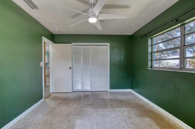 Building Photo - 1133 Bradenton Rd