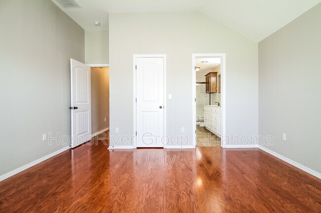 Building Photo - 10701 SW 33rd Terrace
