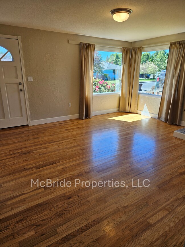 Building Photo - 260 N Knights Bridge Rd