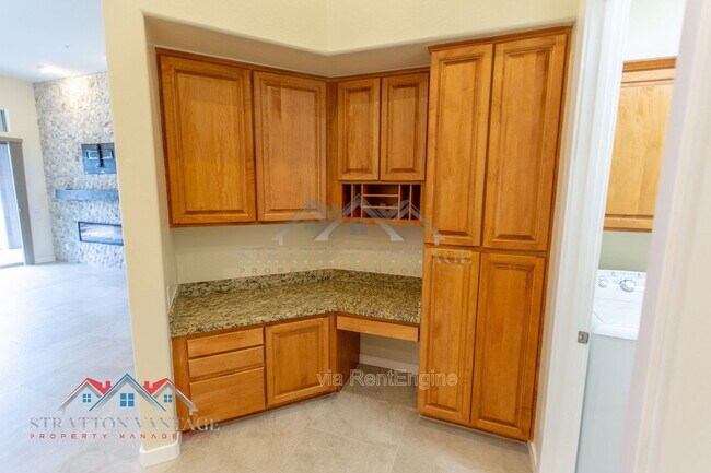 Building Photo - 9562 E Cavalry Dr