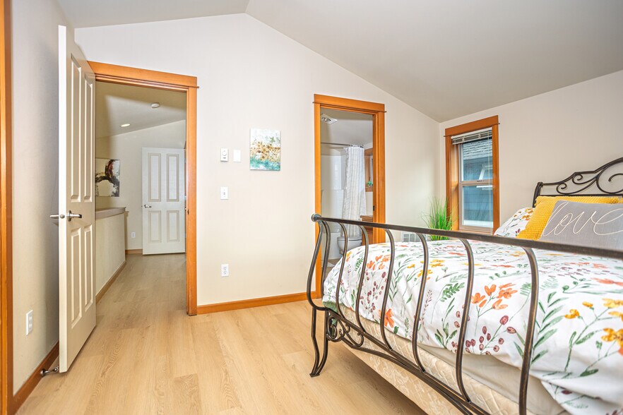 Building Photo - 3314 Wetmore Ave S