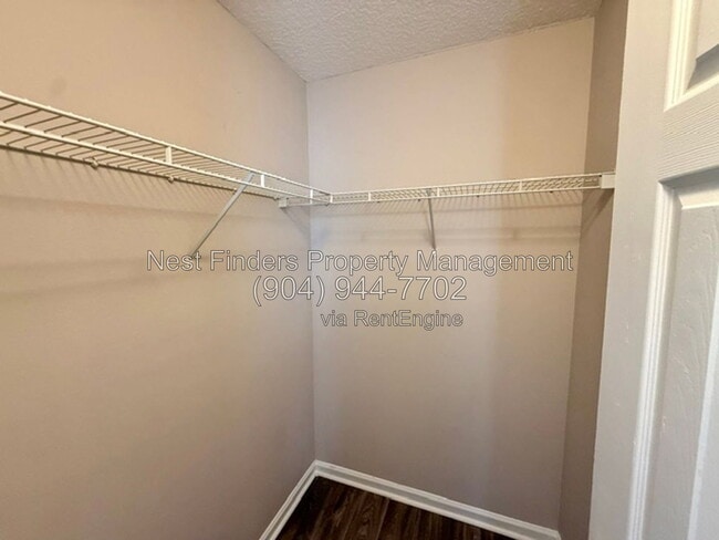 Building Photo - 518 Scrub Jay Dr