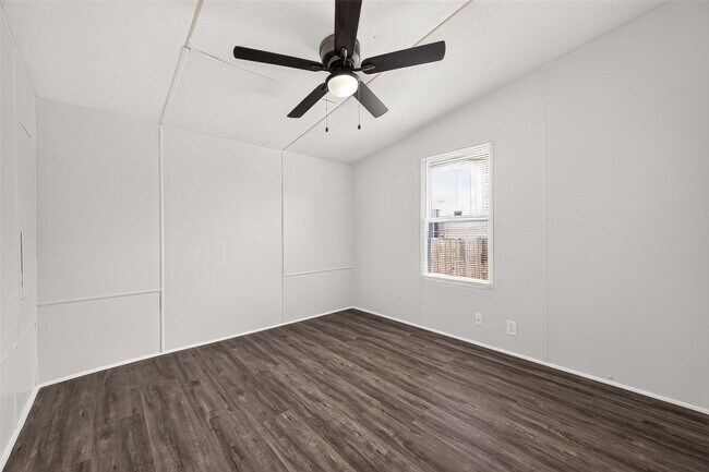 Building Photo - 20306 Mountain Dale Dr