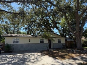 Building Photo - 2031 Charter Oaks Dr