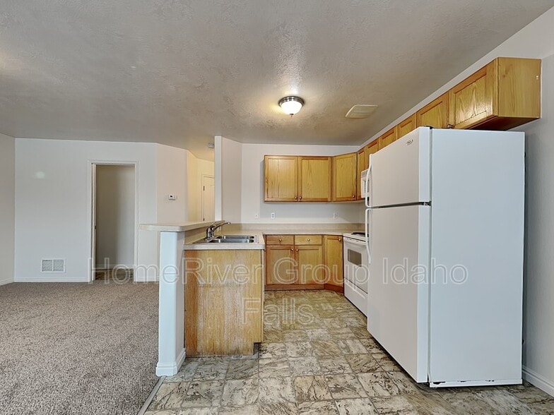 Building Photo - 3535 Deloy Dr