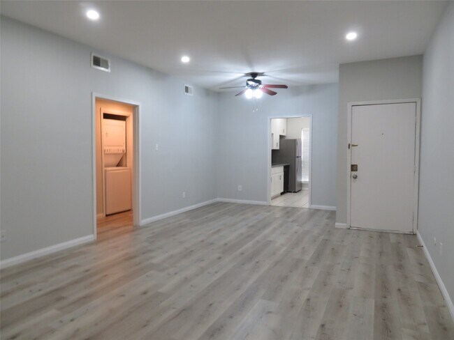 Building Photo - 9707 Richmond Ave.