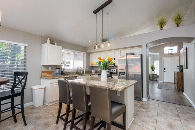 Building Photo - 7254 E Camino Del Monte