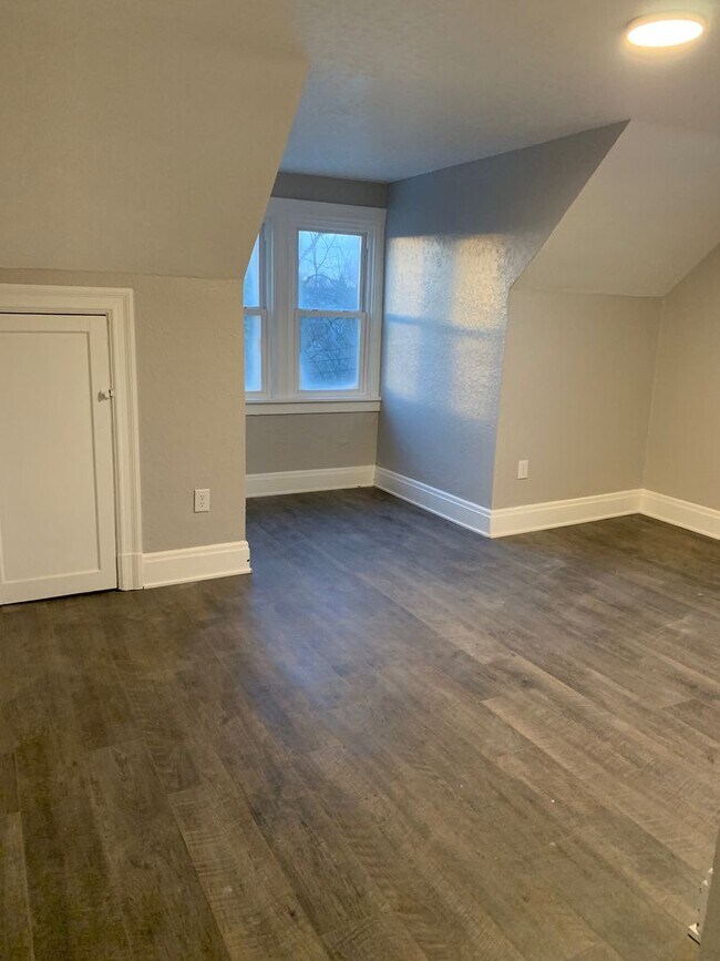 Building Photo - 410 Marlow St