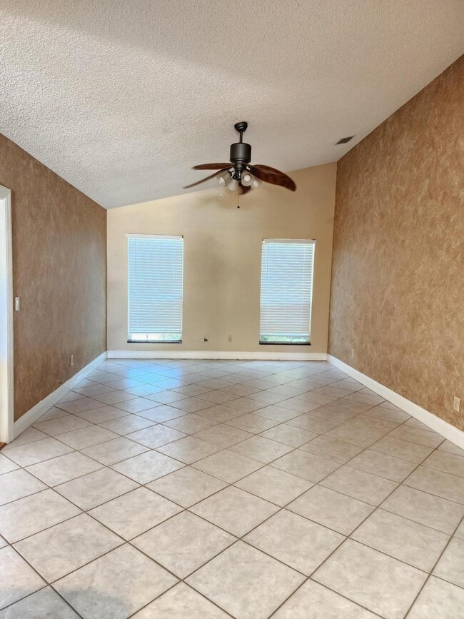 Building Photo - 2153 Royal Poinciana Blvd