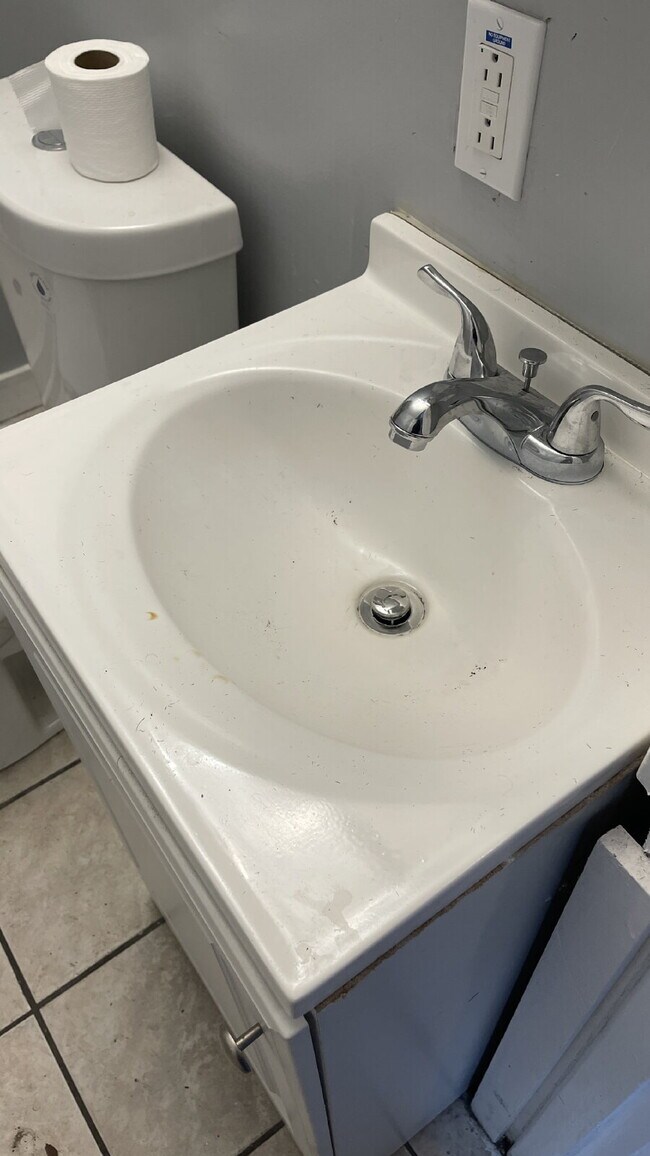 Building Photo - Cozy 1-Bedroom in Sharon – Walkable Location, Pets Welcome!