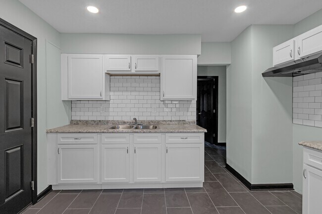 Building Photo - 2392 Zanone Ave