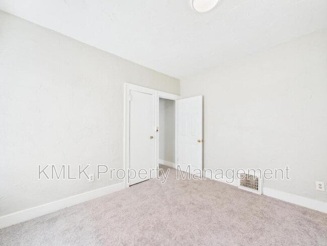 Building Photo - 535 Gage St