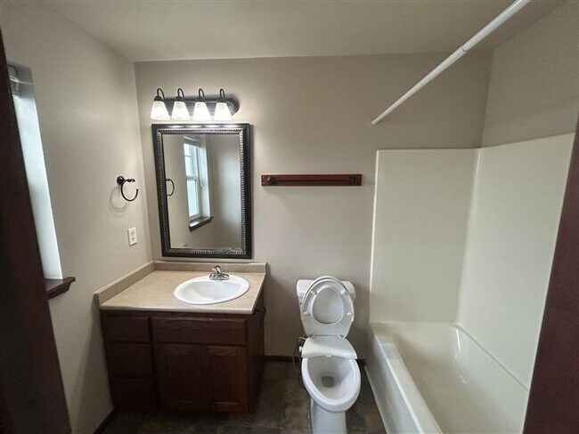 Building Photo - 330/332 Garfield St