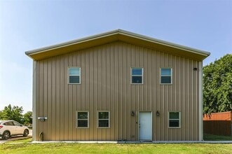 Building Photo - 2701 Blue Mound Rd W