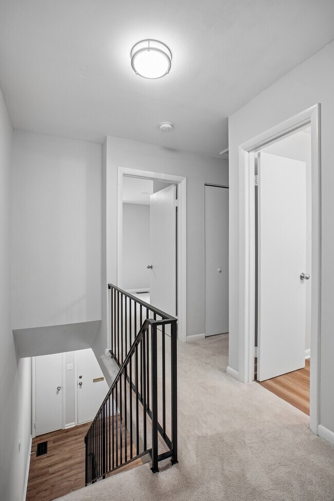 Building Photo - 5128 Cliffhaven Dr