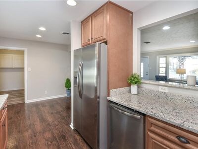 Building Photo - 4404 Greendell Rd