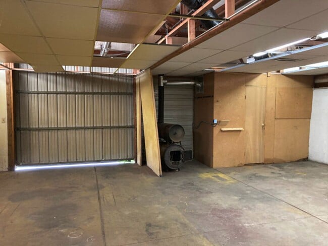 Building Photo - Green Acres Split Level