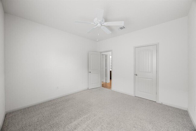 Building Photo - 356 Shiner Ln