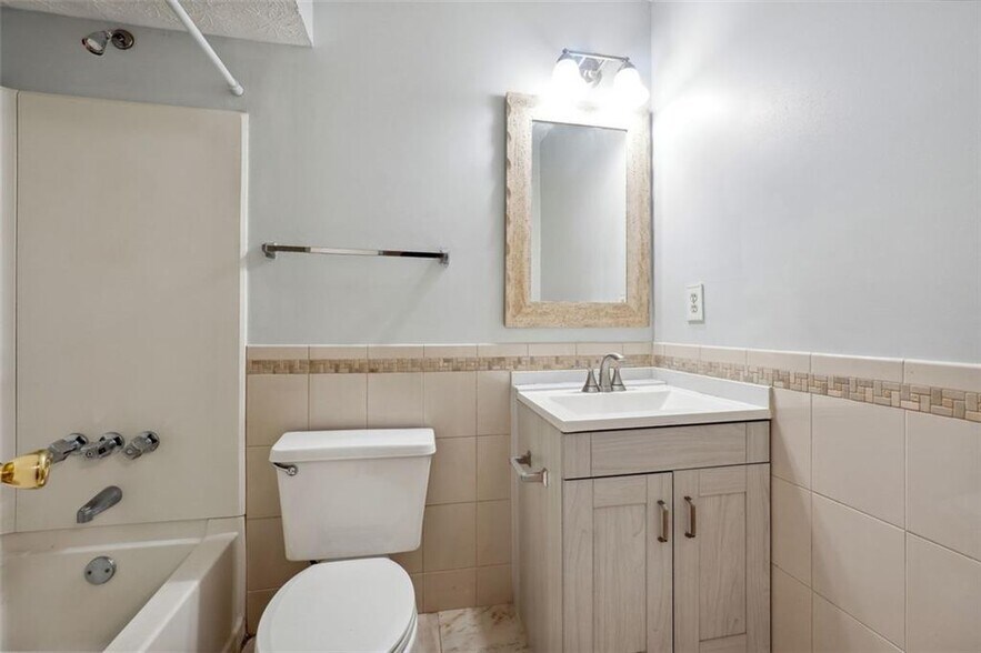 Building Photo - 3107 Del Monico Dr