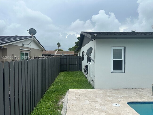 Building Photo - 11611 SW 122nd Ave
