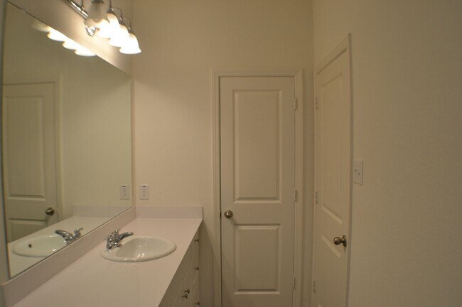 Building Photo - 6417 Bishop Dr