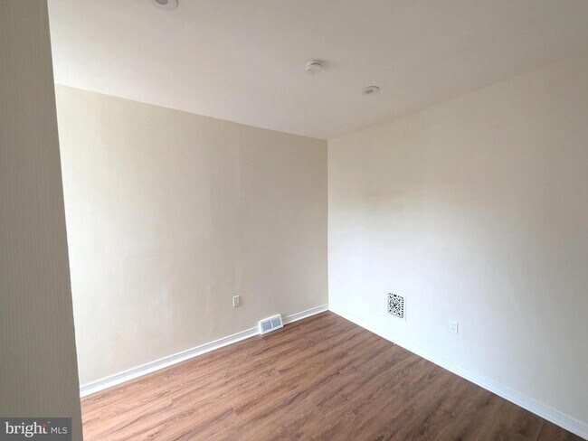 Building Photo - 5609 Walton Ave