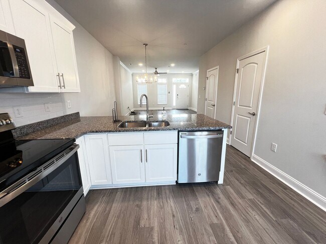 Building Photo - Available Now! - Pet Friendly 2 Bedroom, 2.5 Bath Townhome at Market Common! Cable and Internet I...