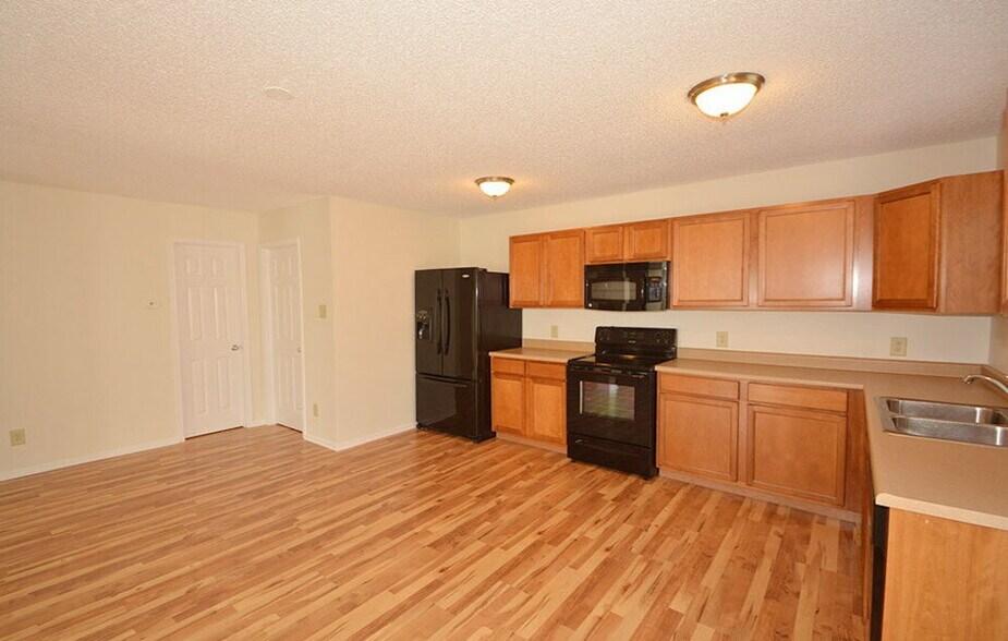 Building Photo - 15459 Border Dr
