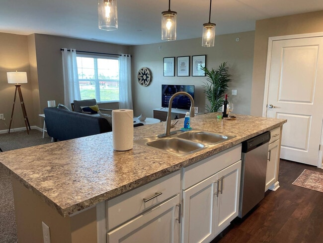 Building Photo - 4788 Holmes St