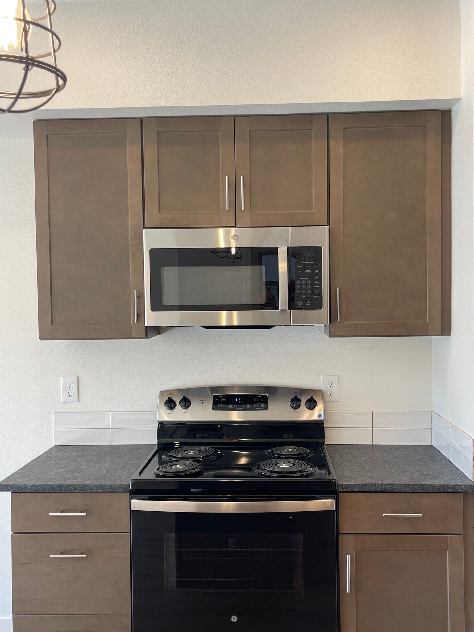 Building Photo - 1502 S E Landen Dr