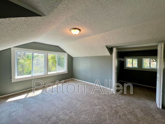 Building Photo - 15 Woodbine Rd