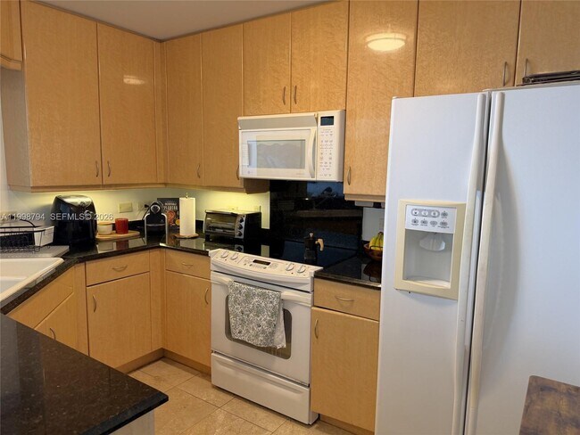 Building Photo - 801 Brickell Key Blvd