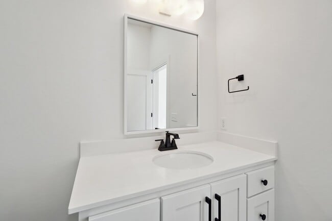 Building Photo - The White Workroom in The Heart of Selah