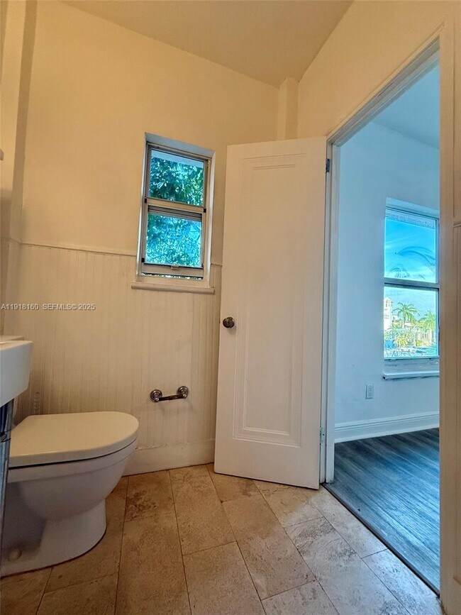 Building Photo - 4035 Meridian Ave